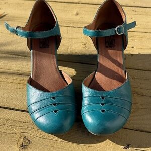 Miz Mooz Teal Ankle Strap Low Heel Round Toe Shoes